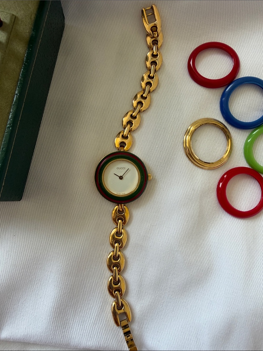 🔥🔥Vintage Gucci Women's 11/12 Gold-Tone Watch INCLUDES 11 Interchangeable Bezels - Picture 3 of 11